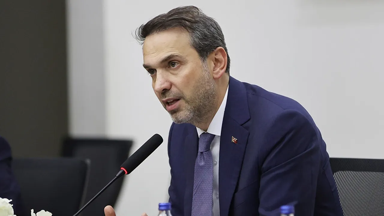 Bakan Bayraktar: Buldukları her aparatla projeleri durdurma gayretindeler