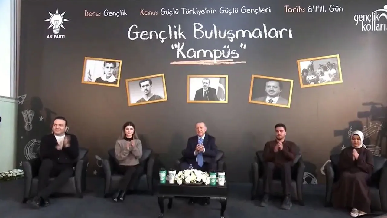 Cumhurbaşkanı Erdoğan, gençlerle bir araya geldi