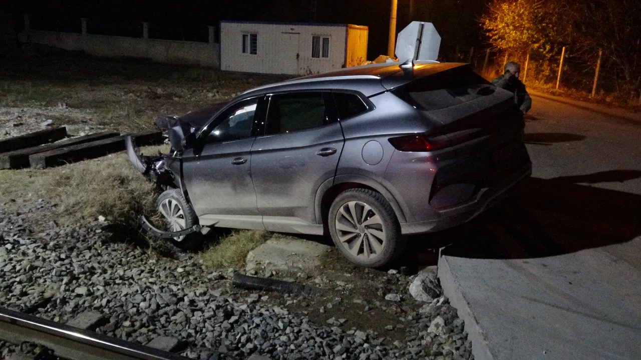 Malatyada yük treni ile otomobil çarpıştı! Yaralılar var