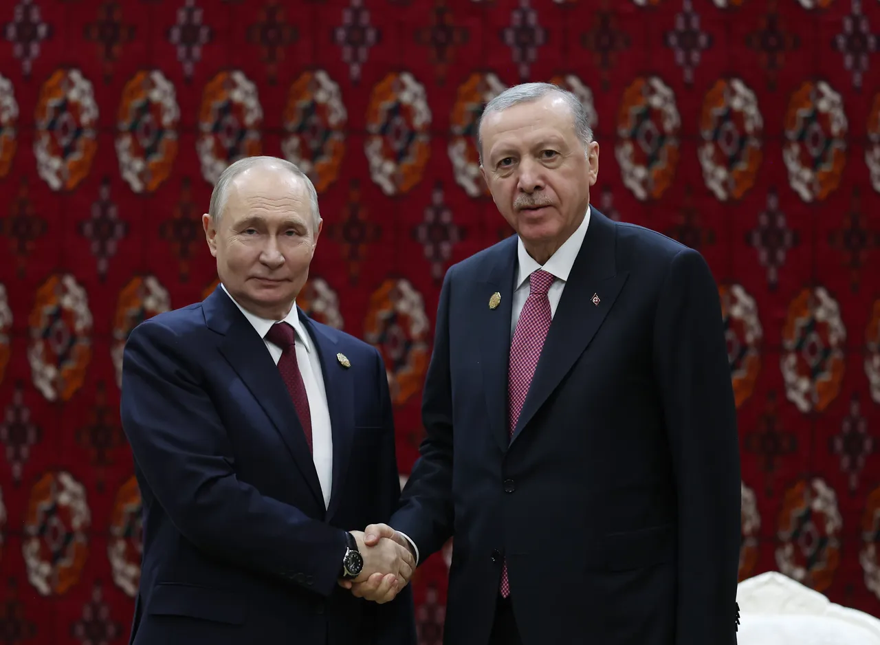 Cumhurbaşkanı Erdoğan, Aşkabat'ta Putin ile görüştü