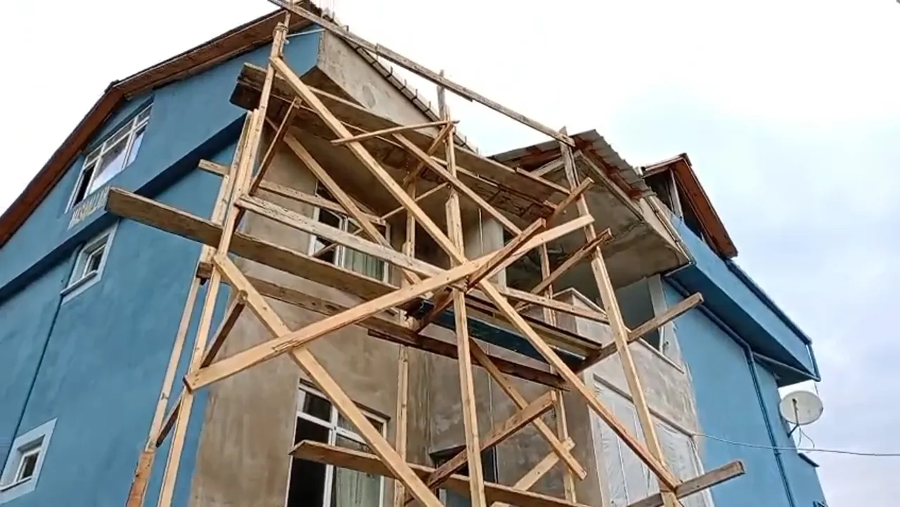 Yine Karadeniz yine şoke eden yöntem! Boya iskelesini kamyon kasasına kurdu