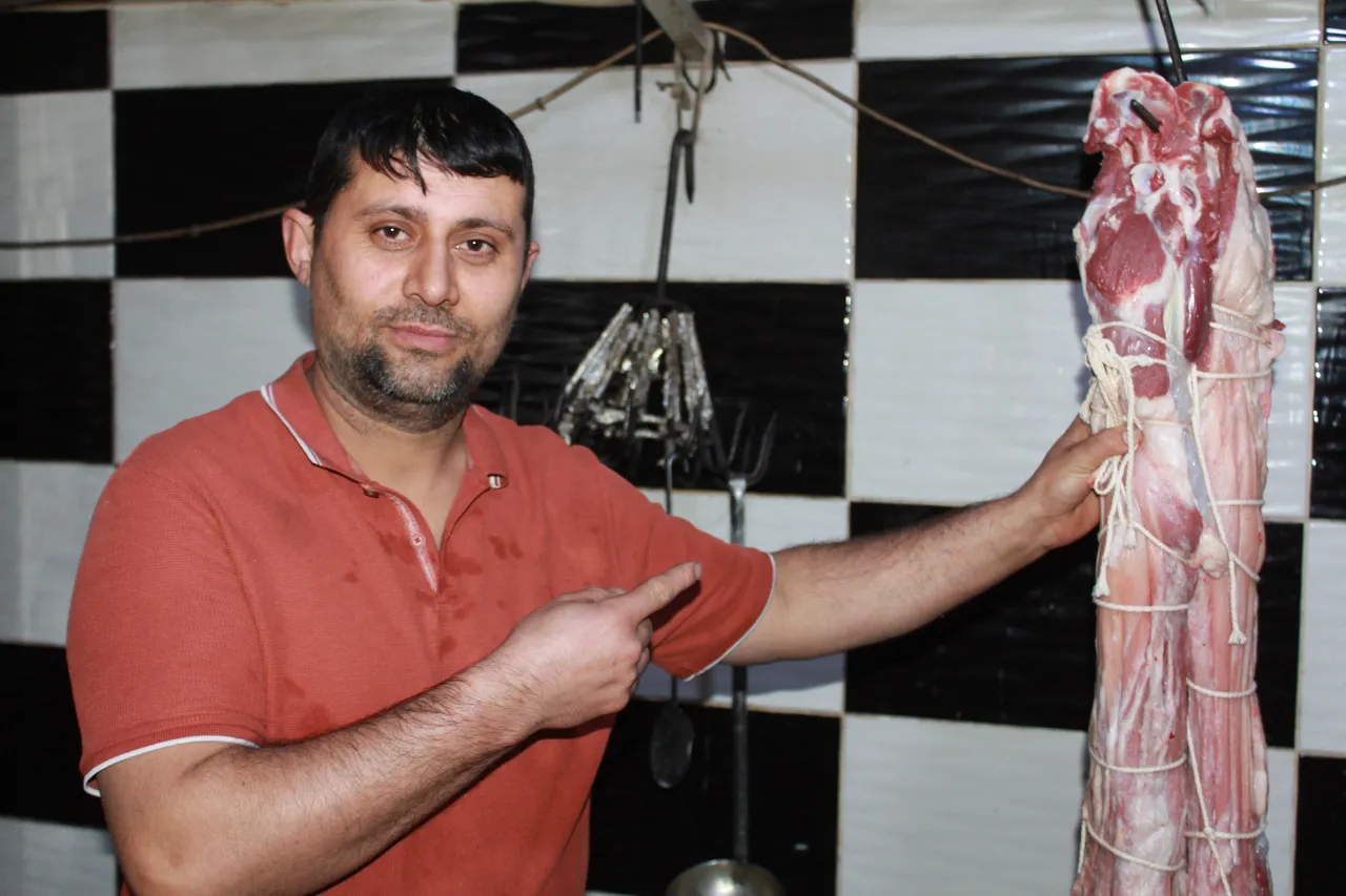 3 metrelik tandırda 2,5 saat pişiyor! Sabah 04.30'da tezgaha konuyor, gün ağarmadan tükeniyor