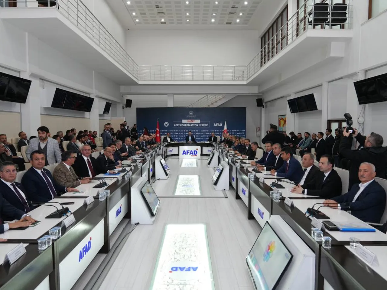 CHP'li Serkan Topal'dan Bakan Kurum'a 'Hatay' teşekkürü: 2 dakikada yok olan yüzyıllık kenti 2 yılda inşa ettiniz