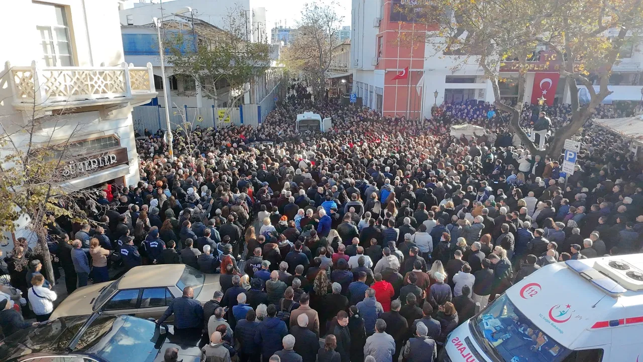 Gülşah Durbay'a son veda! Özgür Özel tabut başında gözyaşlarına boğuldu