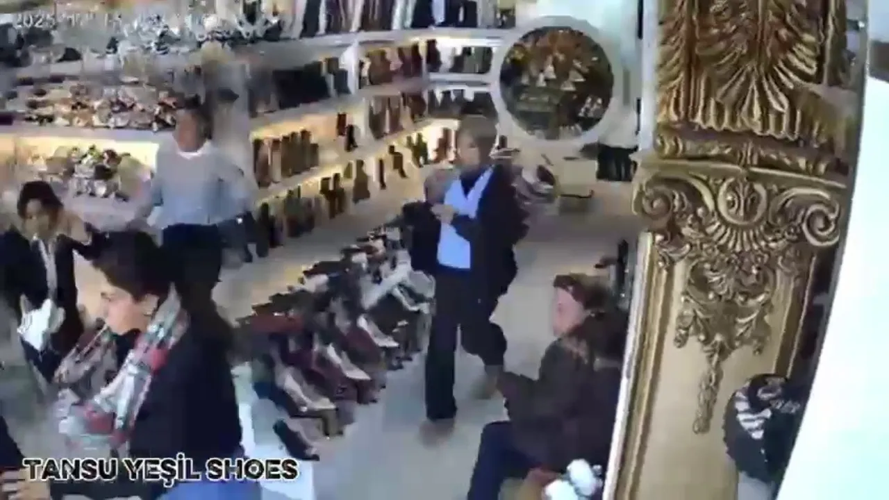 Hatay'da deprem paniği! Korkuyla dışarı kaçtılar o anlar kamerada