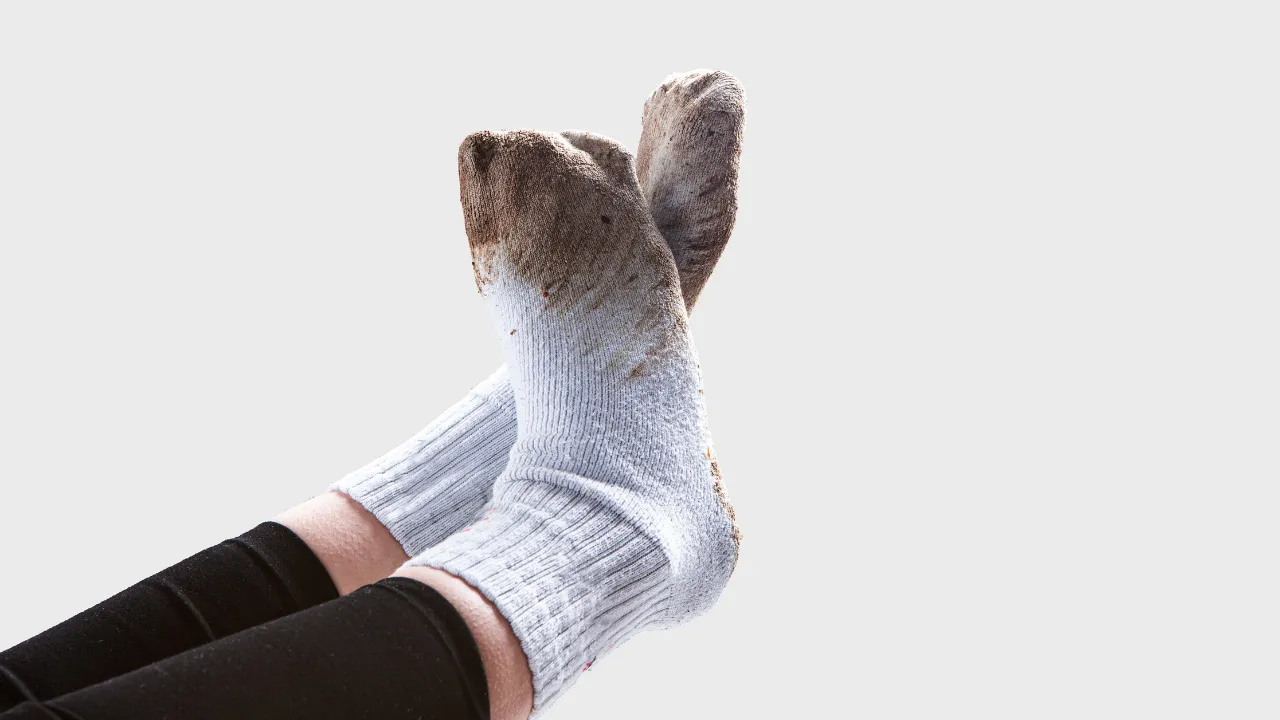 Her gün değiştirmek sandığınızdan daha önemli! Kirli çorapların barındırdığı gizli tehlike: 9 milyon bakteri...