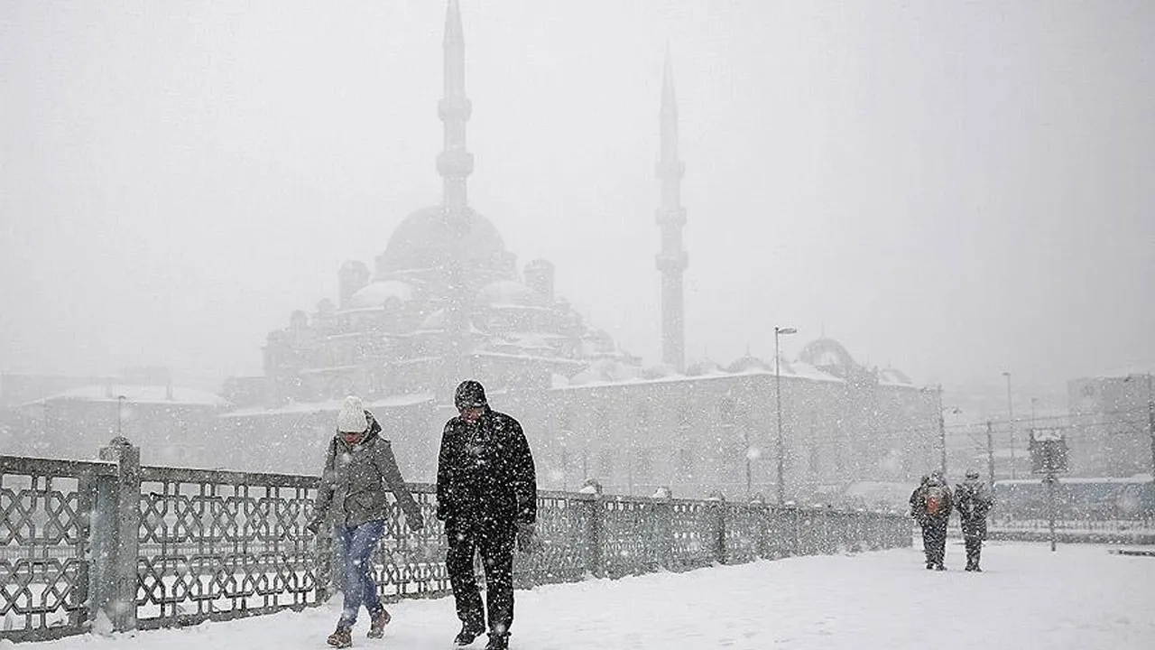 İstanbul'a kar yağacak mı? Meteoroloji'den 'kış etkisini arttıracak' uyarısı