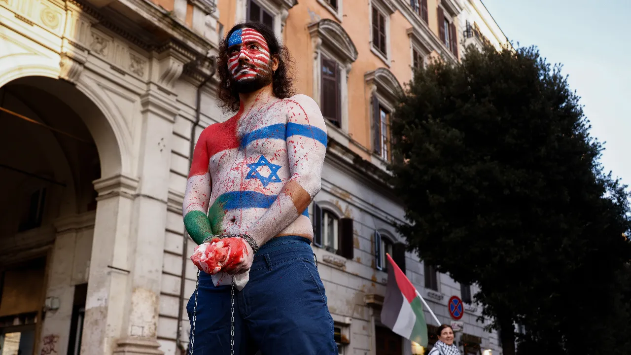 İtalya'da dikkat çeken yürüyüş! 