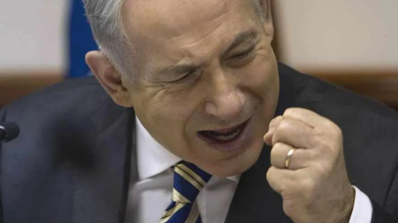 Tel Aviv Bölge Mahkemesi’nde yargılanan İsrail Başbakanı Binyamin Netanyahu’nun duruşmasında tansiyon yükseldi.