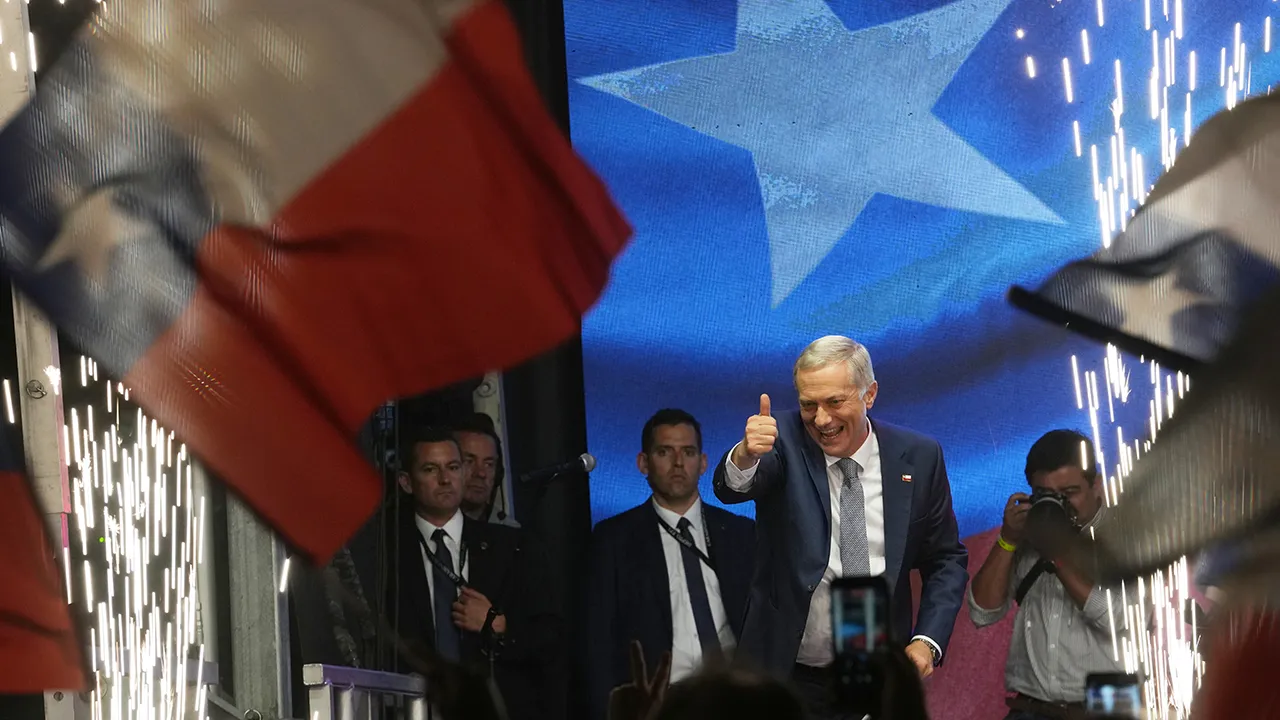 Şili'nin yeni başkanı belli oldu! Aşırı sağcı Kast, 16 puanla önde bitirdi