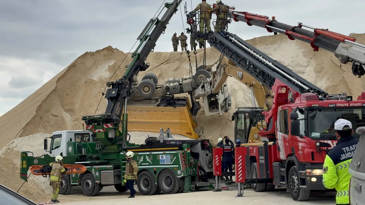 Taş ocağında facia! Kamyon kasası ve şasi arasında sıkışarak can verdi