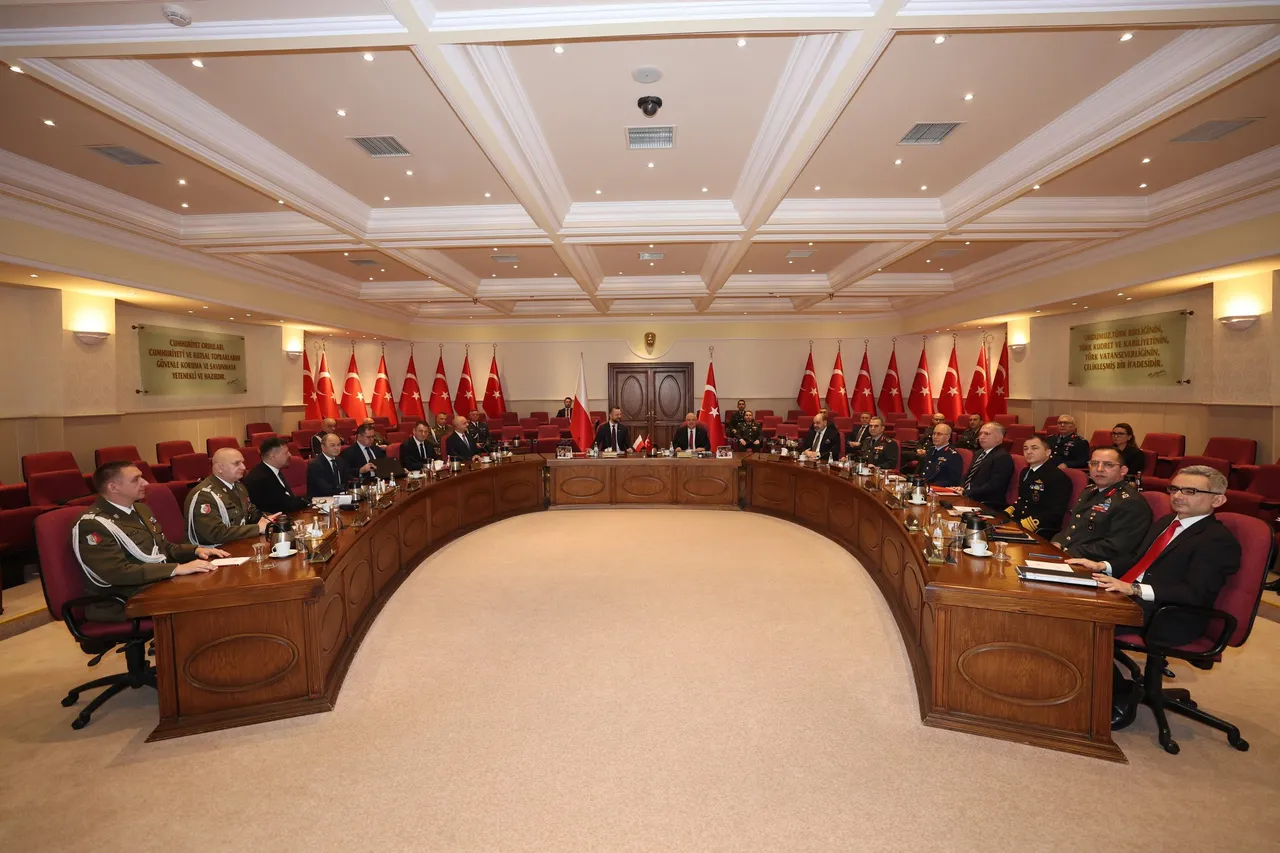 Türkiye ve Polonya, savunma alanındaki işbirliğini resmileştirdi. Ankara’da yapılan görüşmelerin ardından iki ülke arasında kritik bir savunma anlaşması imzaya açıldı.