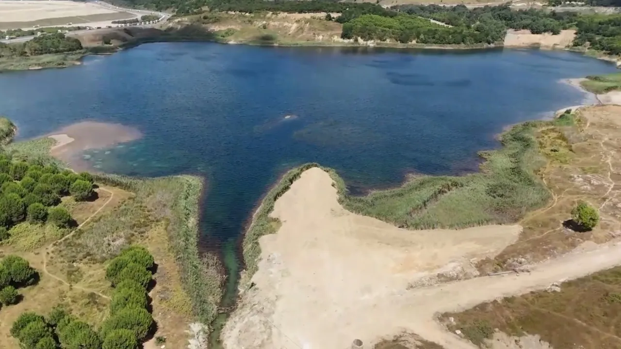 Türkiye'nin en berrak suyuna sahip Mavi Göl'e İBB neşteri! Doğal hayat yok oldu