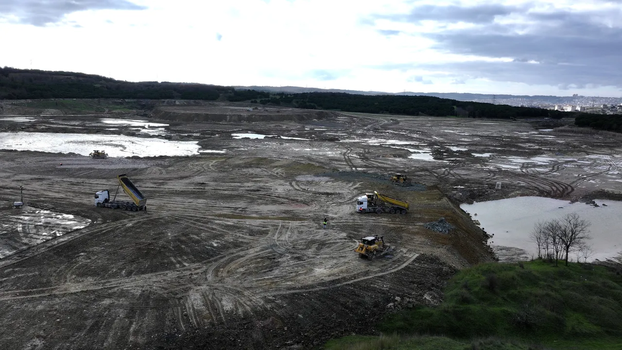 Türkiye'nin en berrak suyuna sahip Mavi Göl'e İBB neşteri! Doğal hayat yok oldu