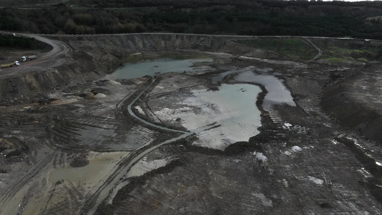 Türkiye'nin en berrak suyuna sahip Mavi Göl'e İBB neşteri! Doğal hayat yok oldu