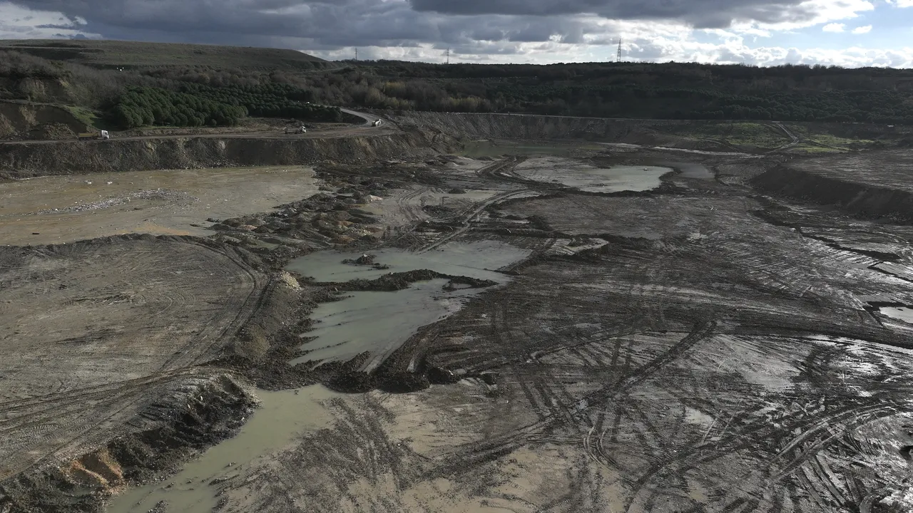 Türkiye'nin en berrak suyuna sahip Mavi Göl'e İBB neşteri! Doğal hayat yok oldu