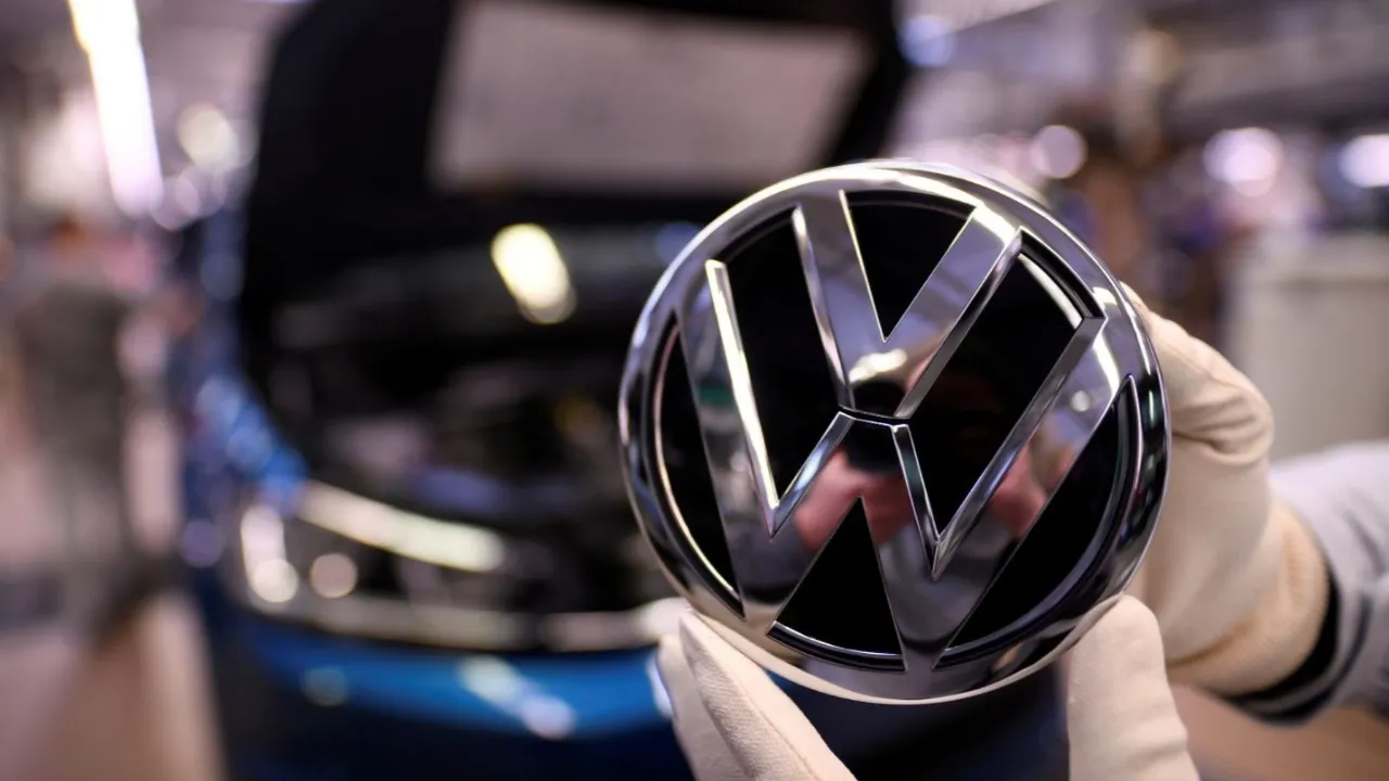 Volkswagen'den 88 yıllık tarihinde bir ilk! Üretimi durdurdu