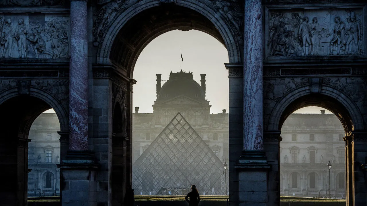 Yüzyılın soygunu sonrası Louvre Müzesi'nde yeni skandal!