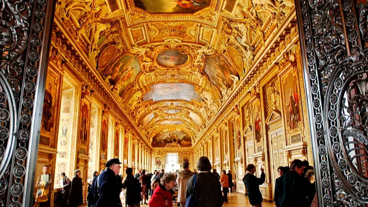 Yüzyılın soygunu sonrası Louvre Müzesi'nde yeni skandal!