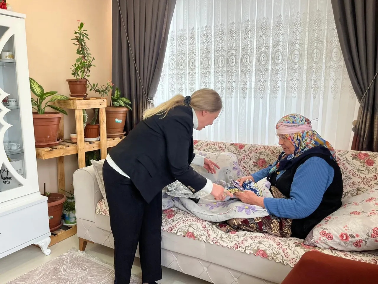 Ablasından 19 yaş büyük! Eskişehirde oturan Havva Koltuk’un hikayesini duyan inanamıyor