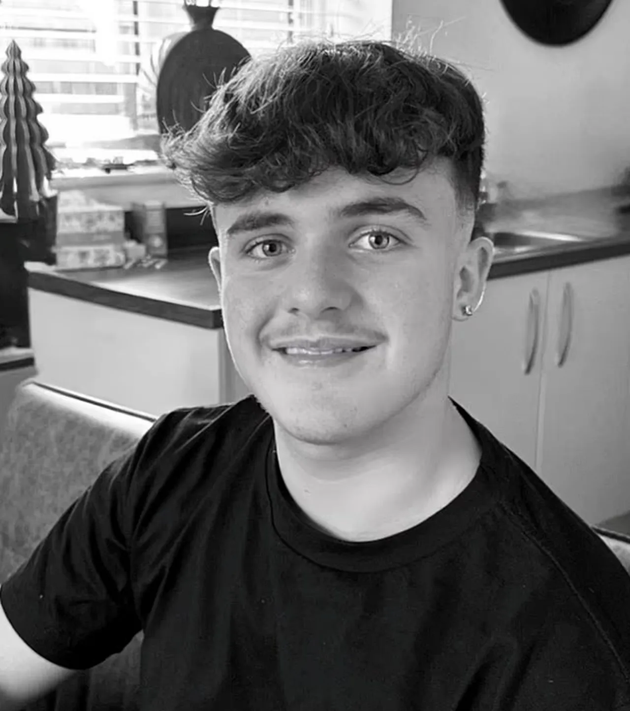 Baş ağrısıyla gittiği hastaneden migren teşhisiyle ayrıldı: Acı gerçek nöbet geçirince ortaya çıktı