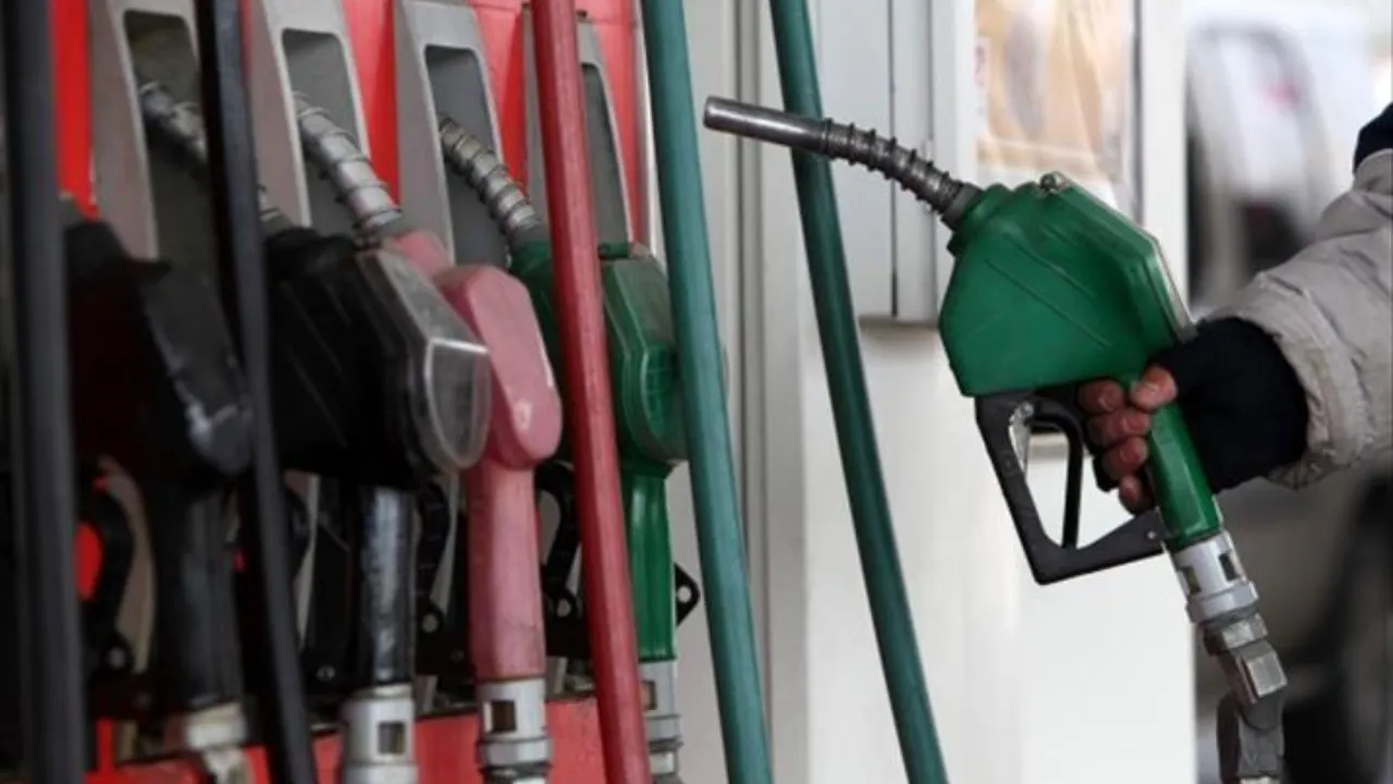Benzine peş peşe indirim! Benzinin fiyatı ne kadar olacak?