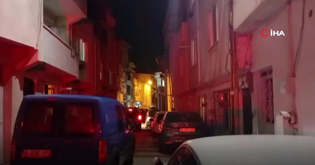 Baba üst katta asılı, kızı alt katta yatağında ölü bulundu