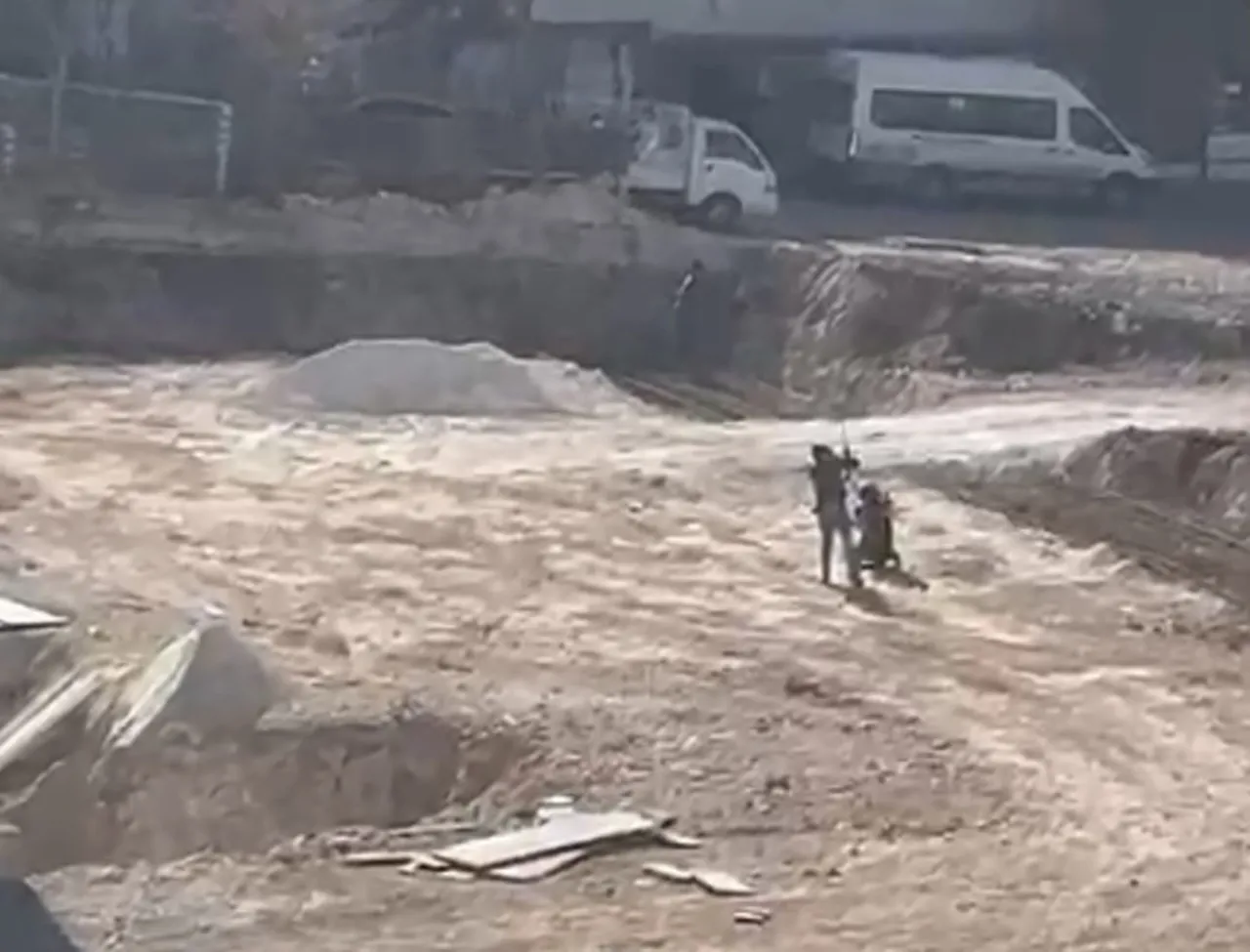 Çocuk işçiyi tekme, tokat ve sopa ile darbetti!