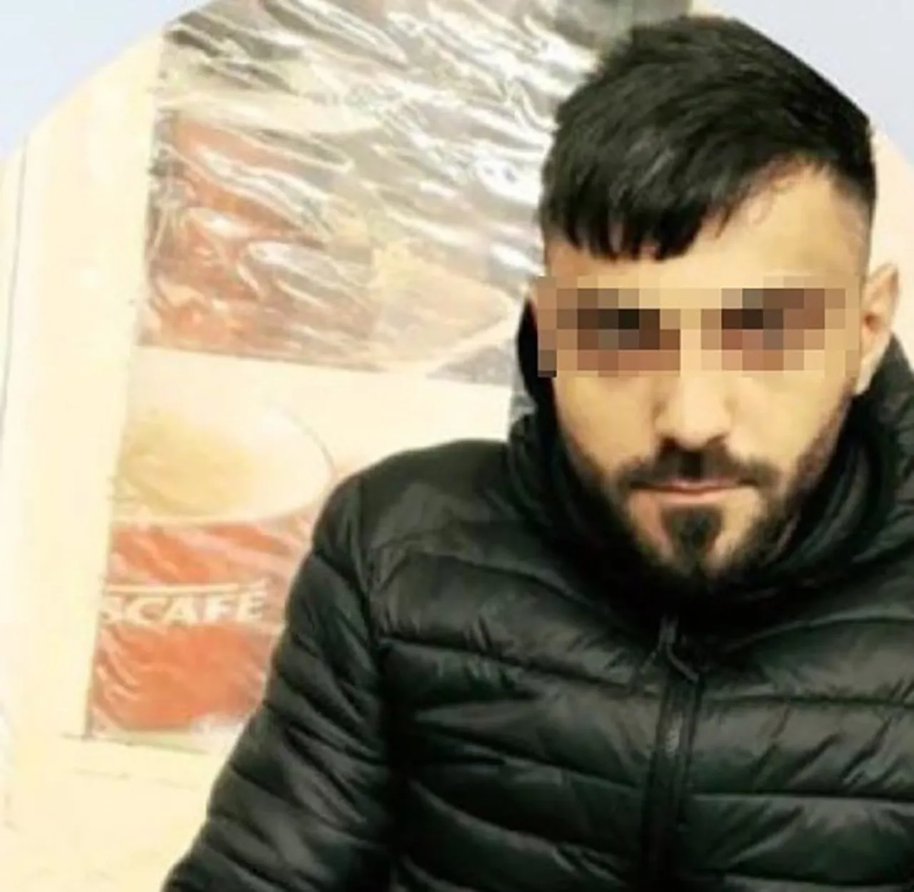 Eşini görüntülü arayıp çocuğunun boğazına bıçak dayamıştı! Tahliye edildi