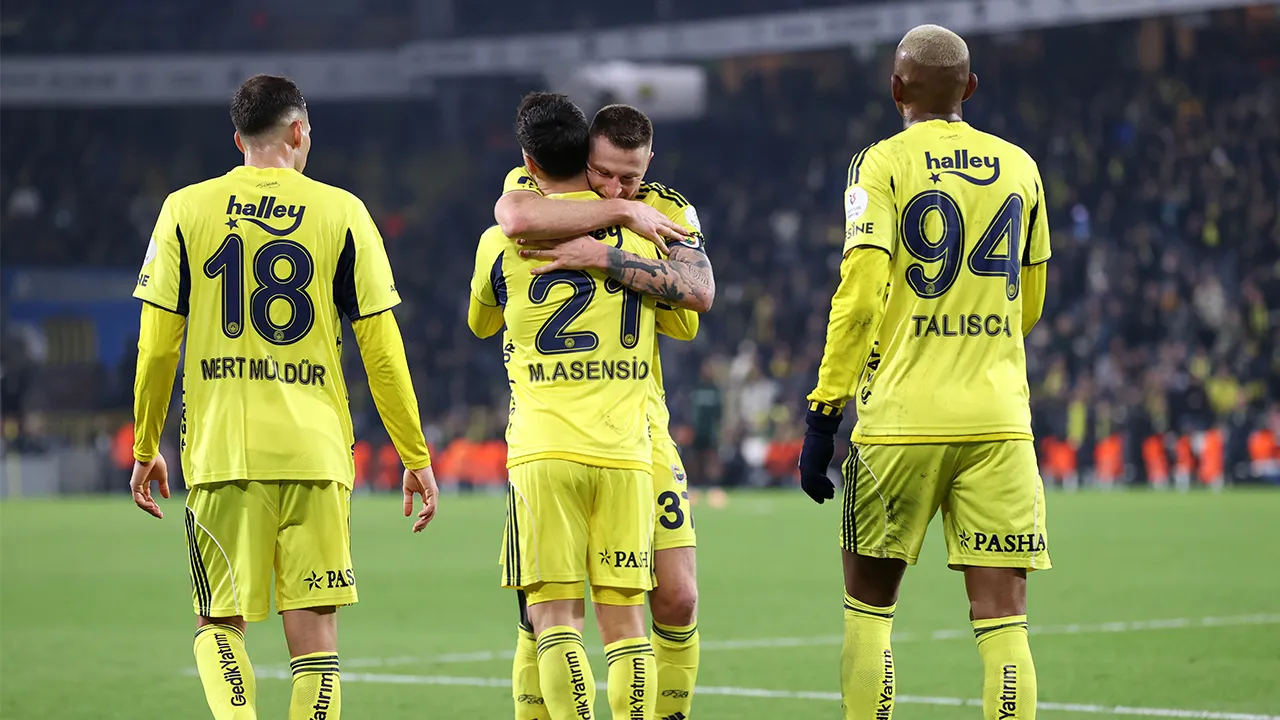 Fenerbahçe'den dört dörtlük galibiyet: Sarı lacivertliler fark attı, ikinciliği aldı