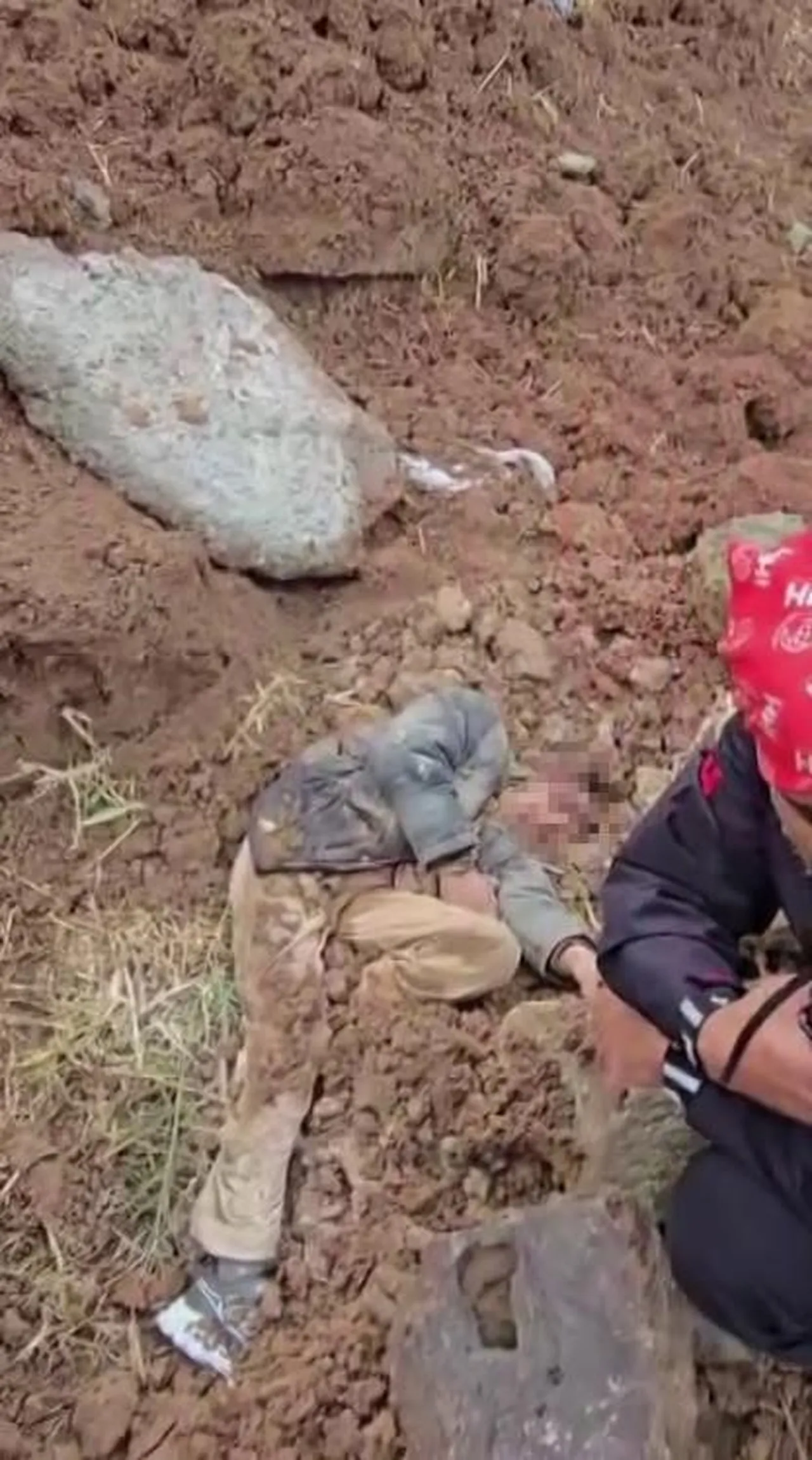 Toprağa gömülü halde bulunmuştu