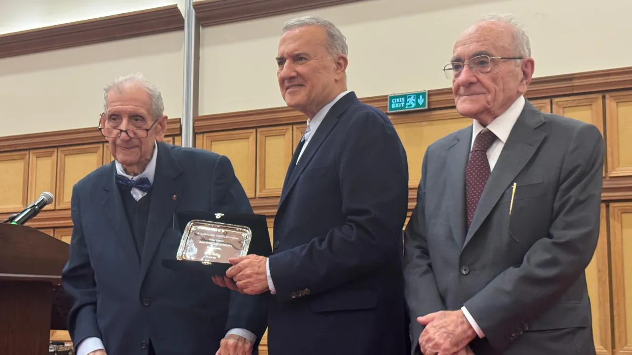 Kitap fuarında onur gecesi