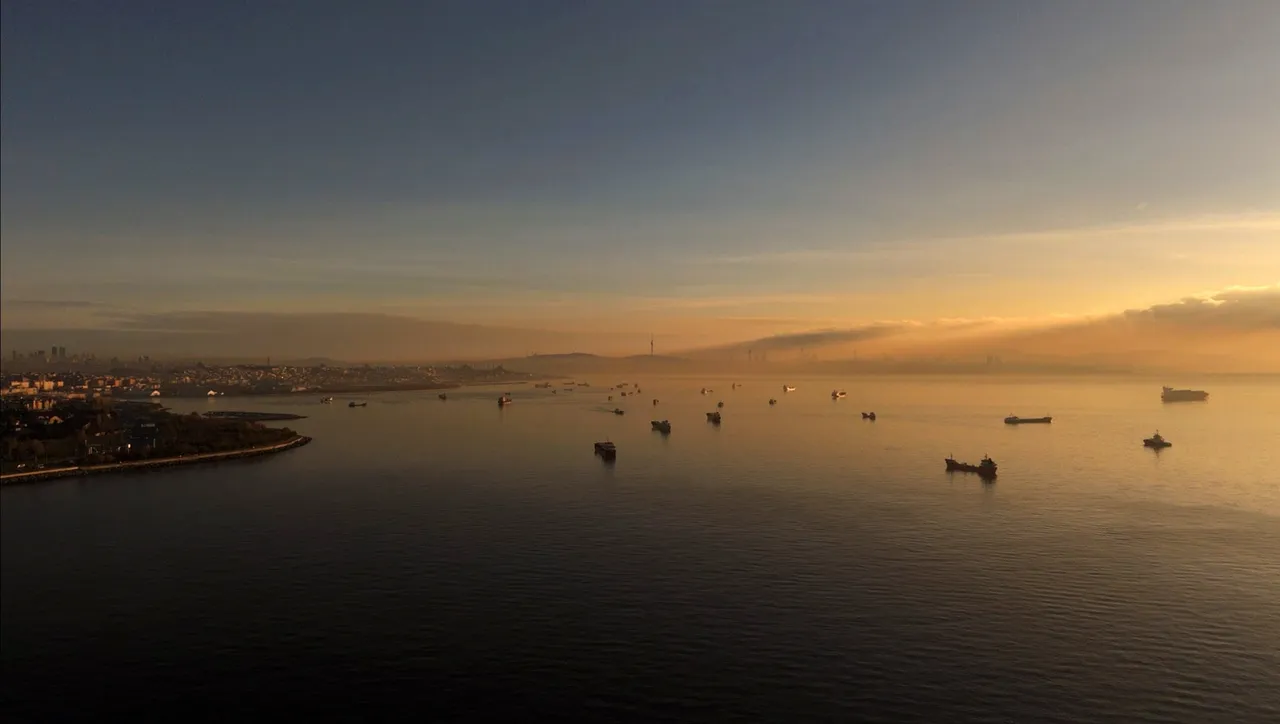 Meteoroloji uyarmıştı! İstanbul’u sis sardı, hem puslu hem kirli hava bir arada