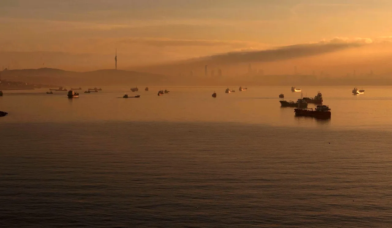 Meteoroloji uyarmıştı! İstanbul’u sis sardı, hem puslu hem kirli hava bir arada