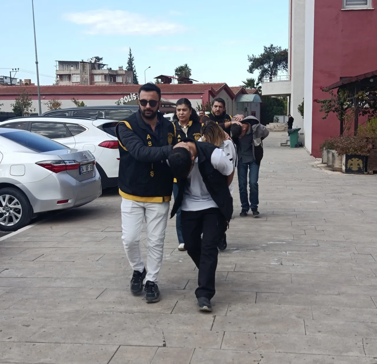 Sevgilisinin eski erkek arkadaşını öldürdü! Balkondan balkona atlarken yakalandı