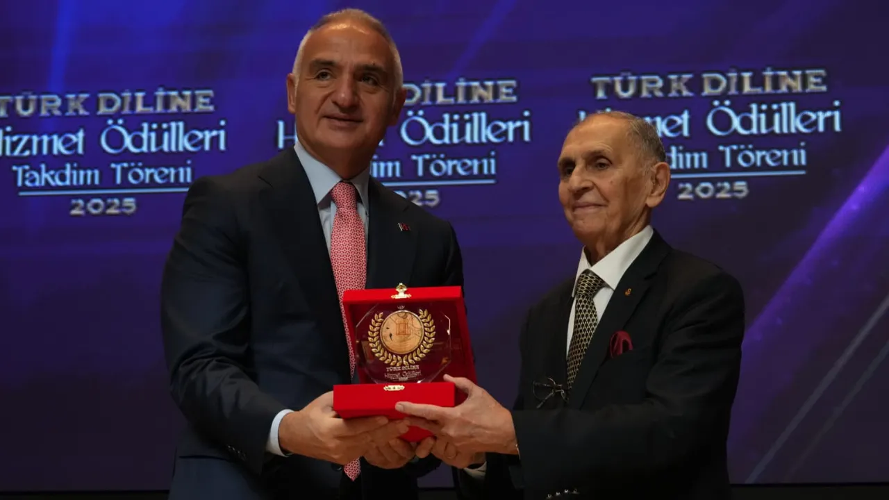 Türk diline hizmet ödülleri: ‘Diline değer veren onuruna sahip çıkar’