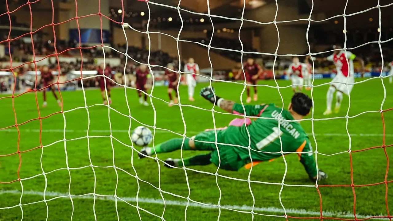 Uğurcan Çakır, Monaco maçında penaltı kurtardı