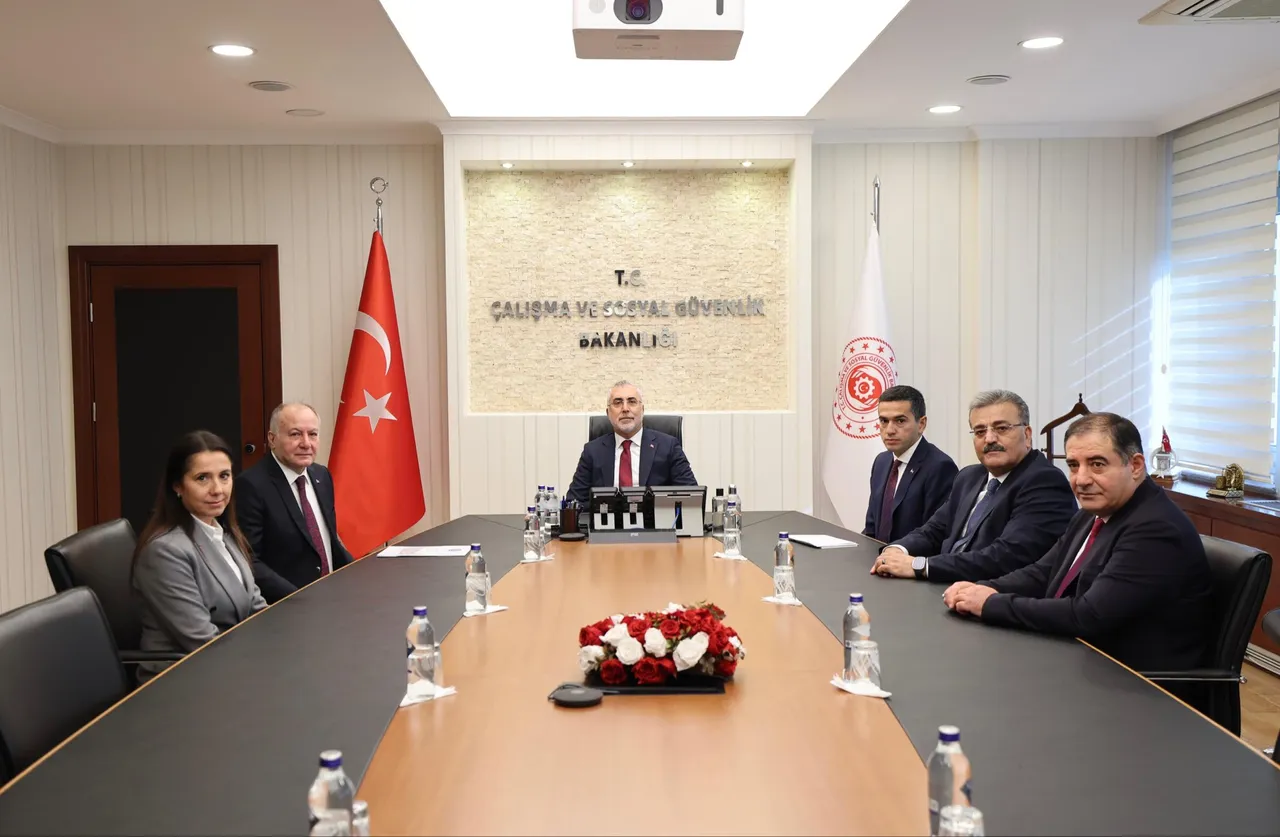 Asgari ücret pazarlığında rakam masaya geldi mi? Bakan Işıkhan'dan milyonları ilgilendiren açıklama