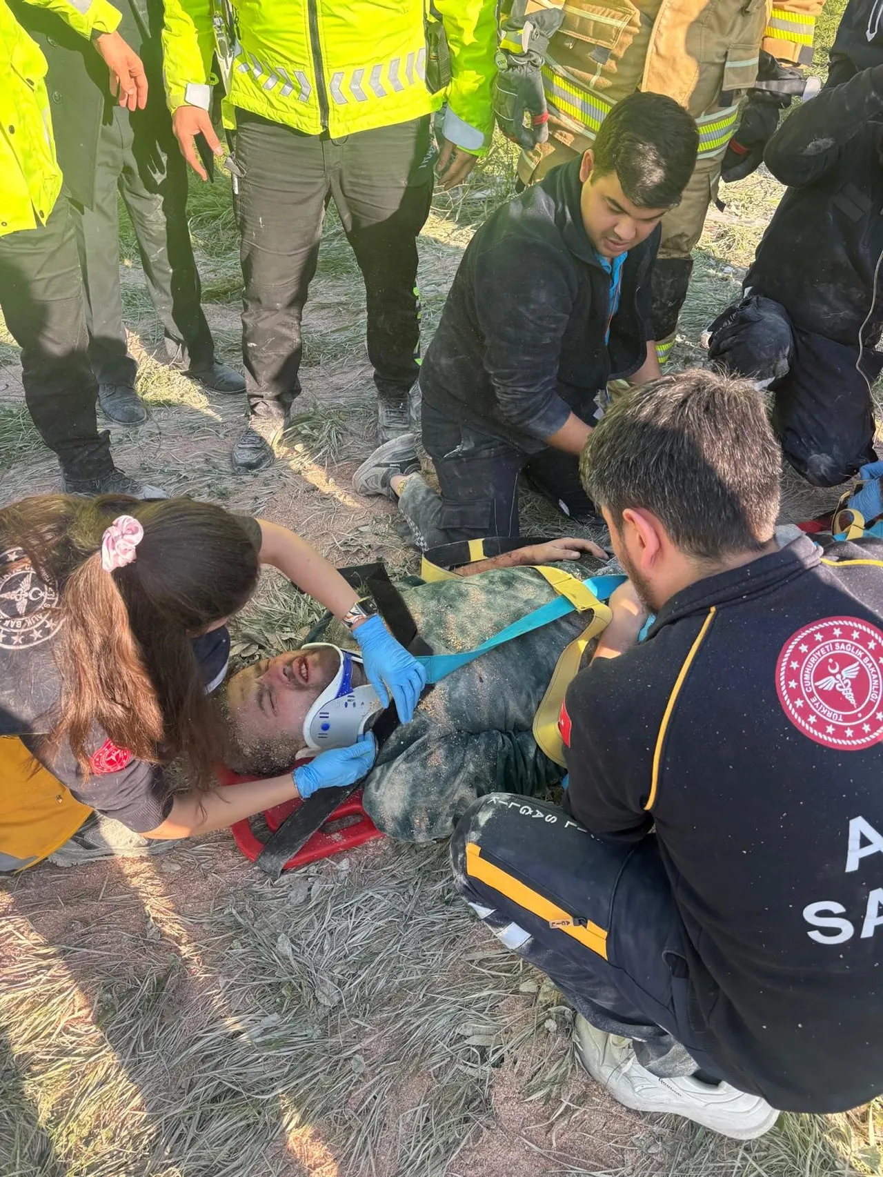 Bursada nefes kesen kurtarma operasyonu! Hurdaya dönen araçta kabine sıkıştı