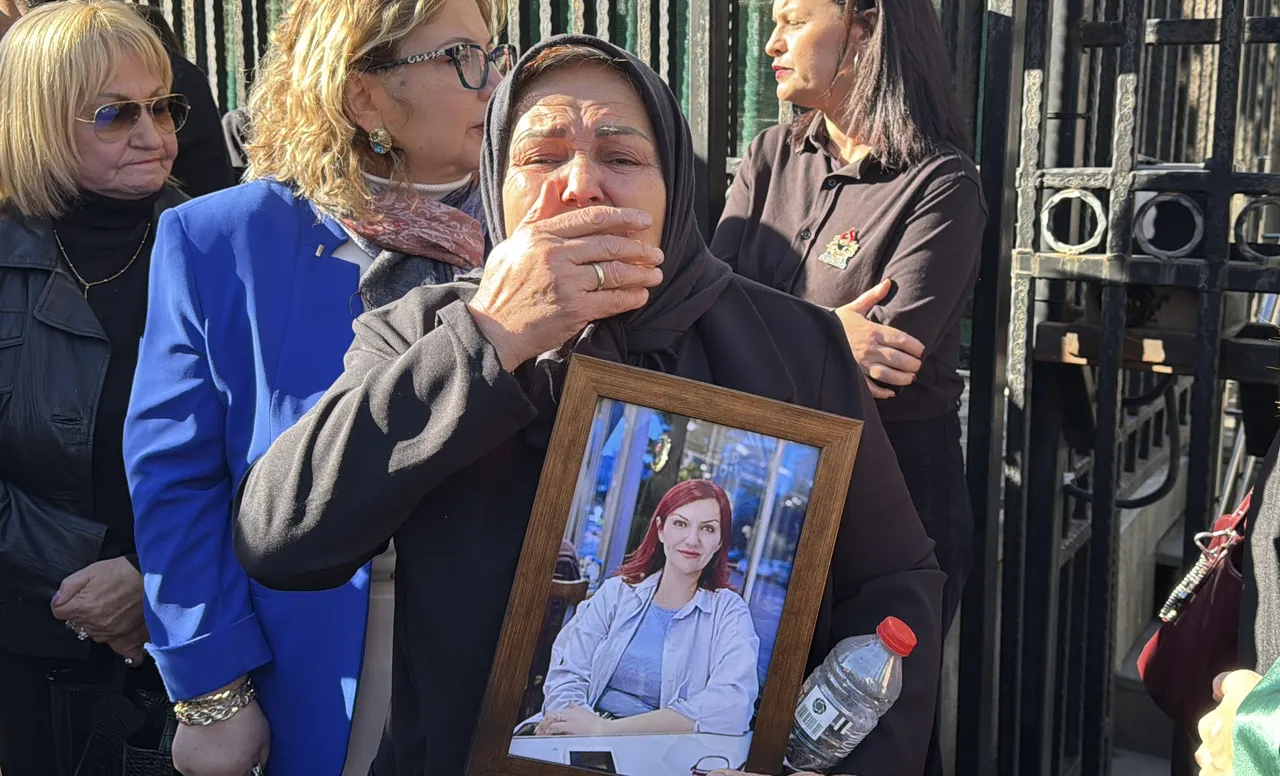Eşini öldüren adama 'iyi hal' indirimi! Acılı anne baygınlık geçirdi