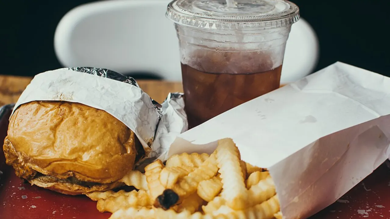 Hayatınızdan hemen çıkarın: Ünlü kalp cerrahı vücudu zehirleyen gıdaları açıkladı