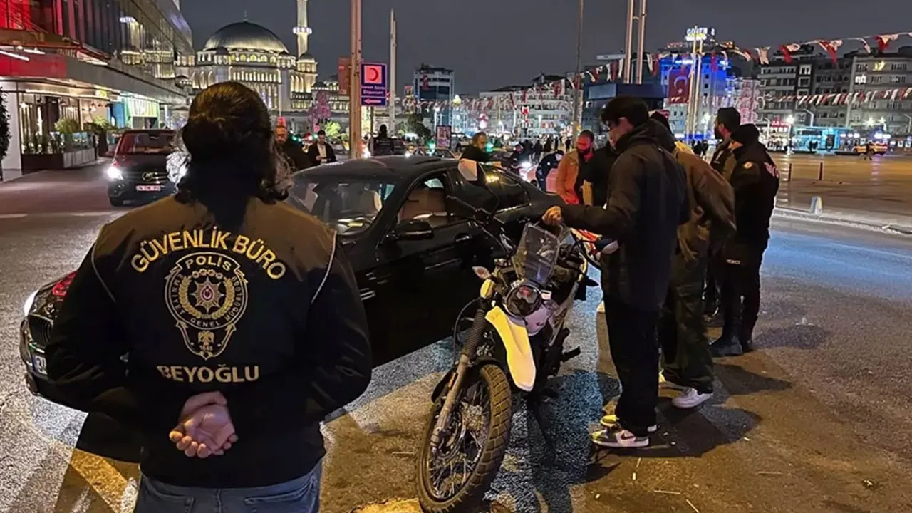 İstanbul'da polis her noktada sahadaydı: 1000'den fazla şüpheli yakalandı
