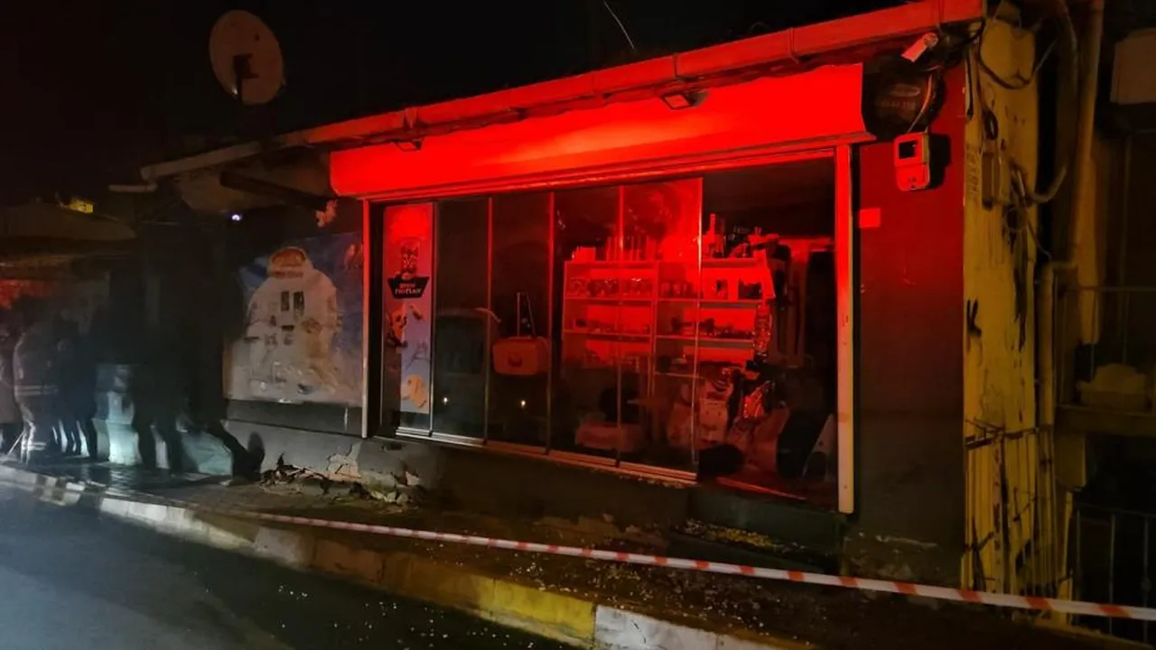 Sarıyer'de sıcak saatler! Kayan bina yanındaki gecekonduya yaslandı