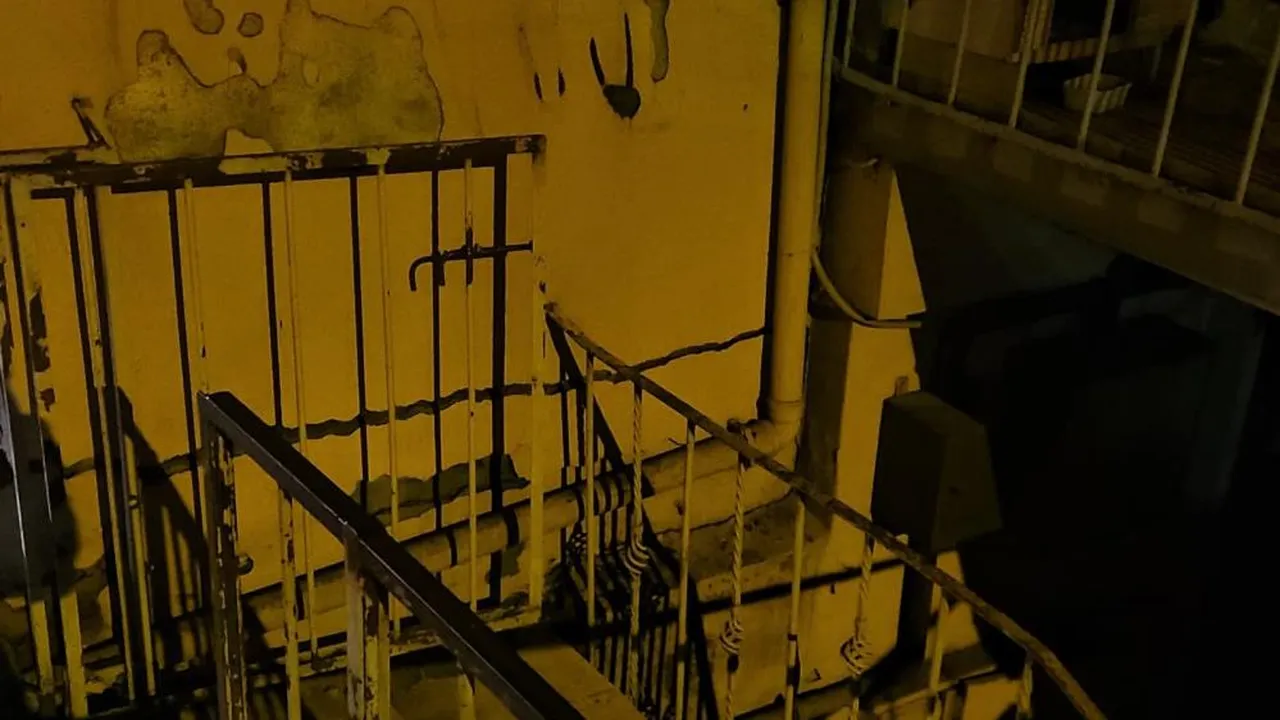 Sarıyer'de sıcak saatler! Kayan bina yanındaki gecekonduya yaslandı