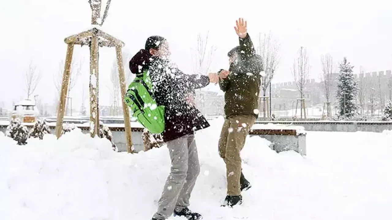 Son dakika yarın okullar tatil mi?  İşte eğitim öğretime ara verilen il ve ilçeler...