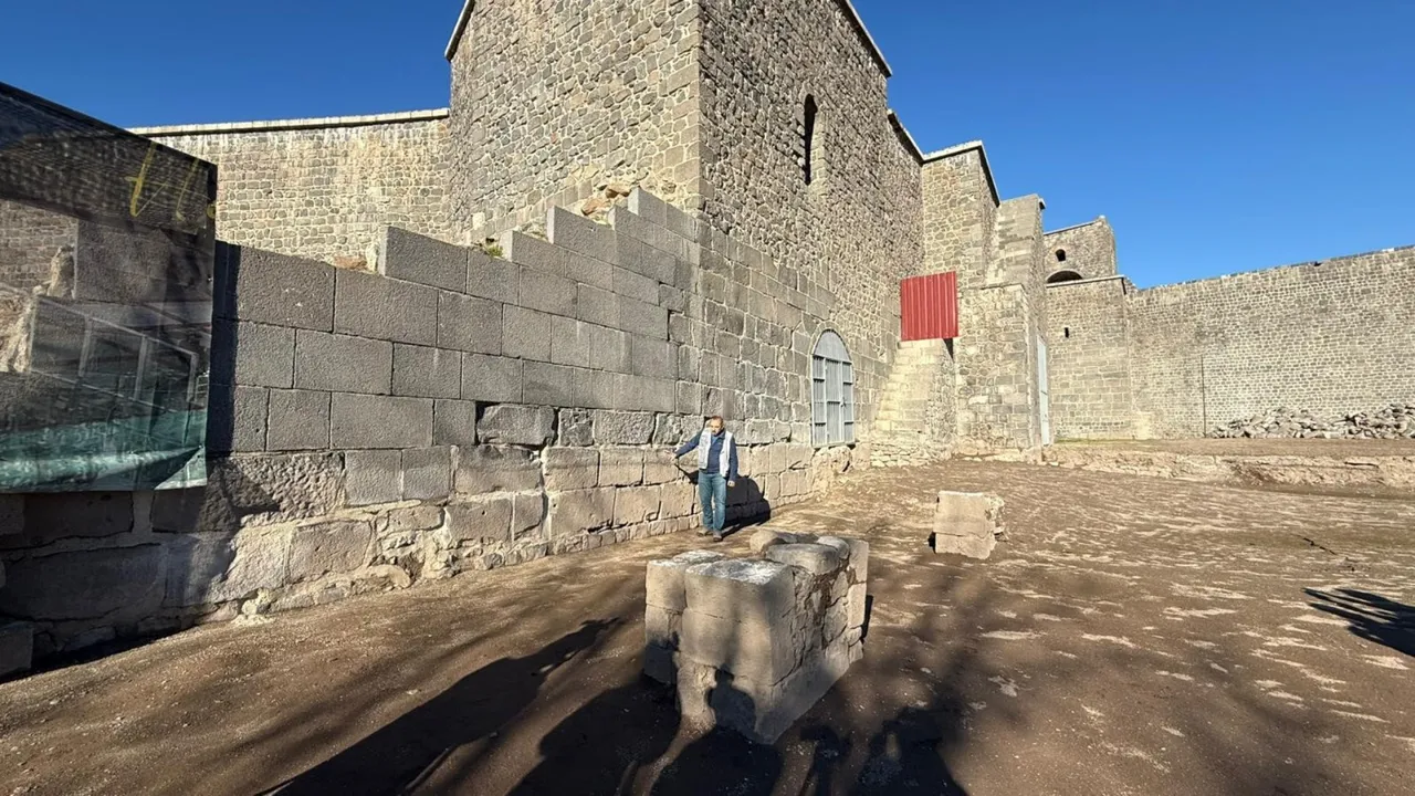 100 yıllık miras gün yüzüne çıktı! Diyarbakır surlarının kayıp kısmı bulundu 