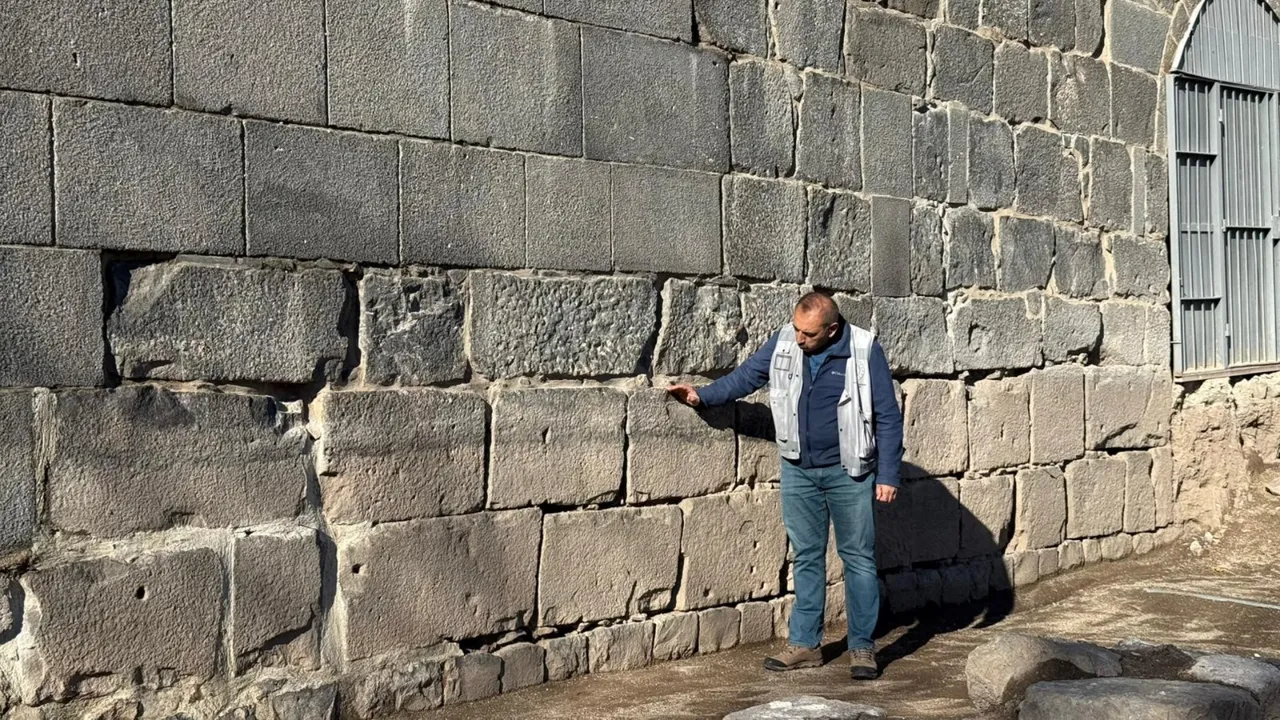 100 yıllık miras gün yüzüne çıktı! Diyarbakır surlarının kayıp kısmı bulundu 