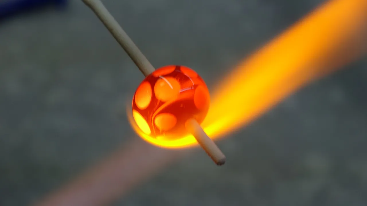 800 derece ateşte ısıtıp onlarca model yapıyorlar! 2,5 ayda usta çıkıyor