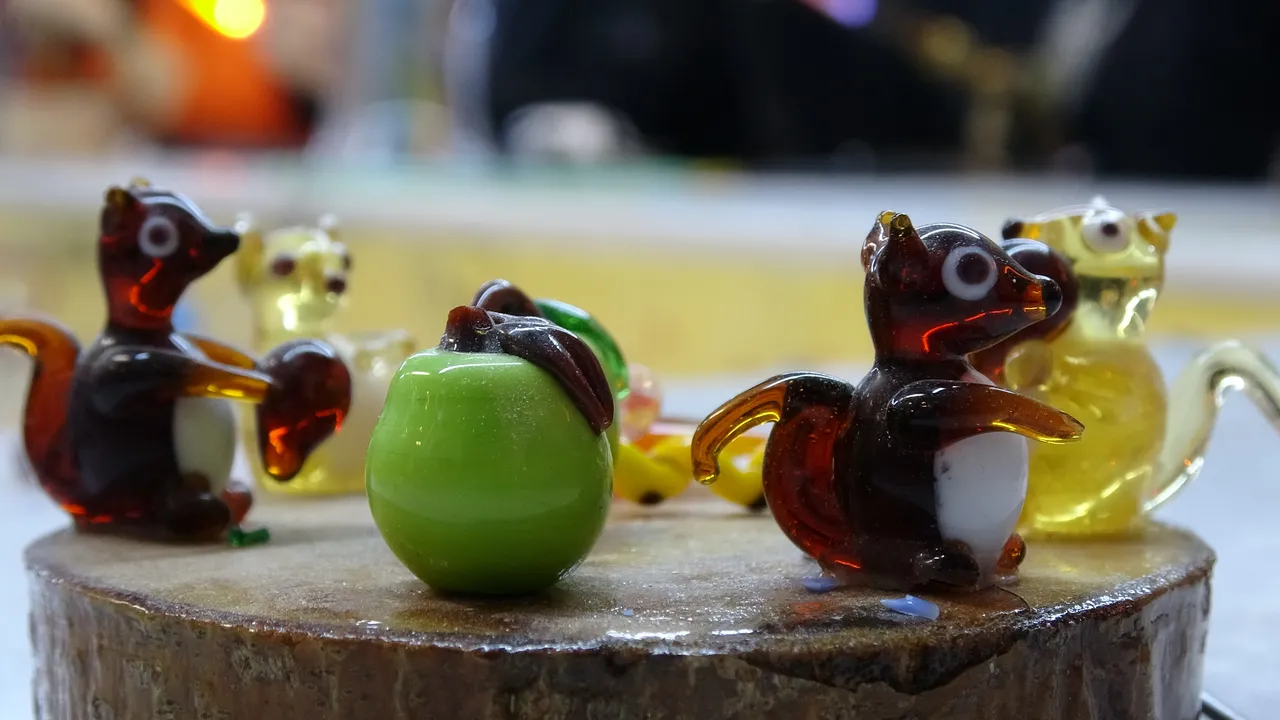 800 derece ateşte ısıtıp onlarca model yapıyorlar! 2,5 ayda usta çıkıyor