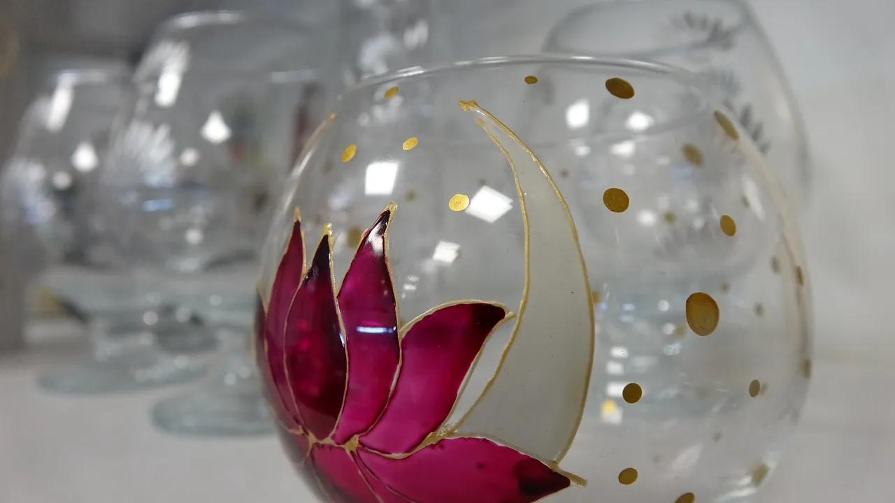 800 derece ateşte ısıtıp onlarca model yapıyorlar! 2,5 ayda usta çıkıyor